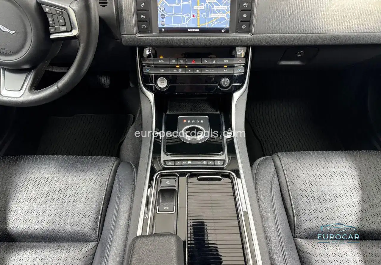 Jaguar XF