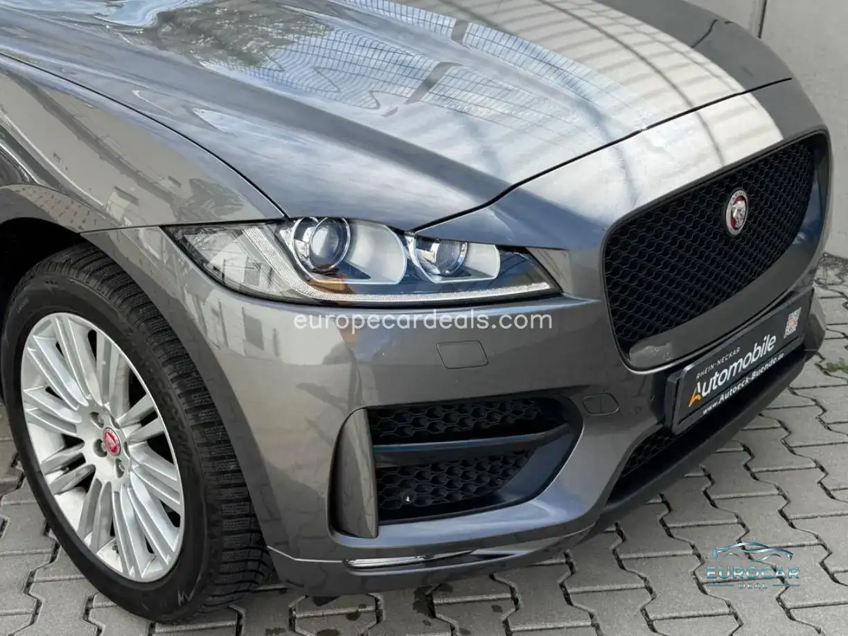 Jaguar F-Pace