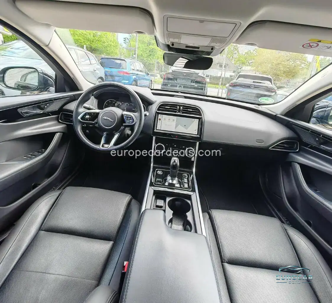 Jaguar XE