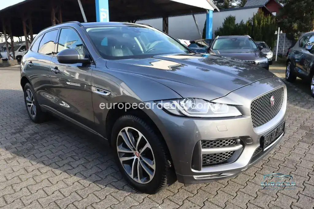 Jaguar F-Pace