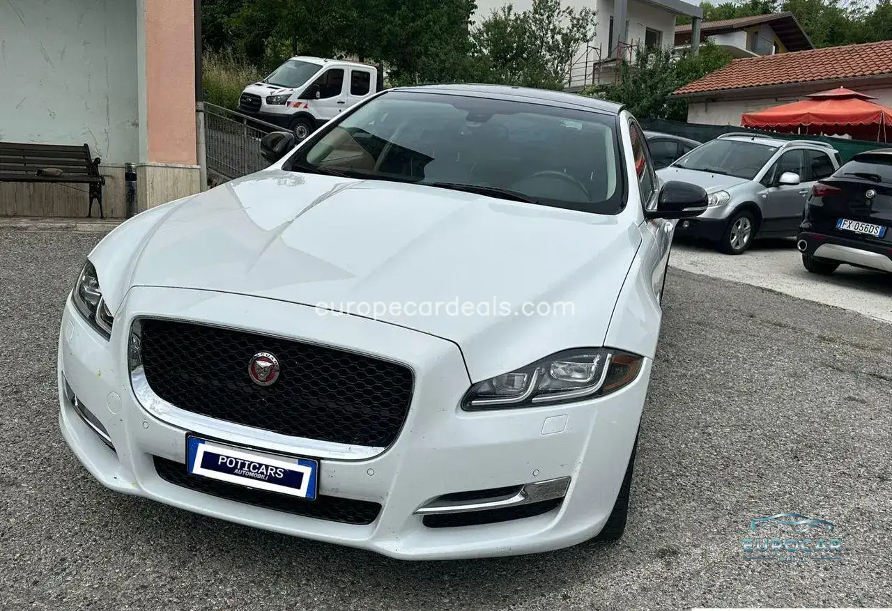 Jaguar XJ
