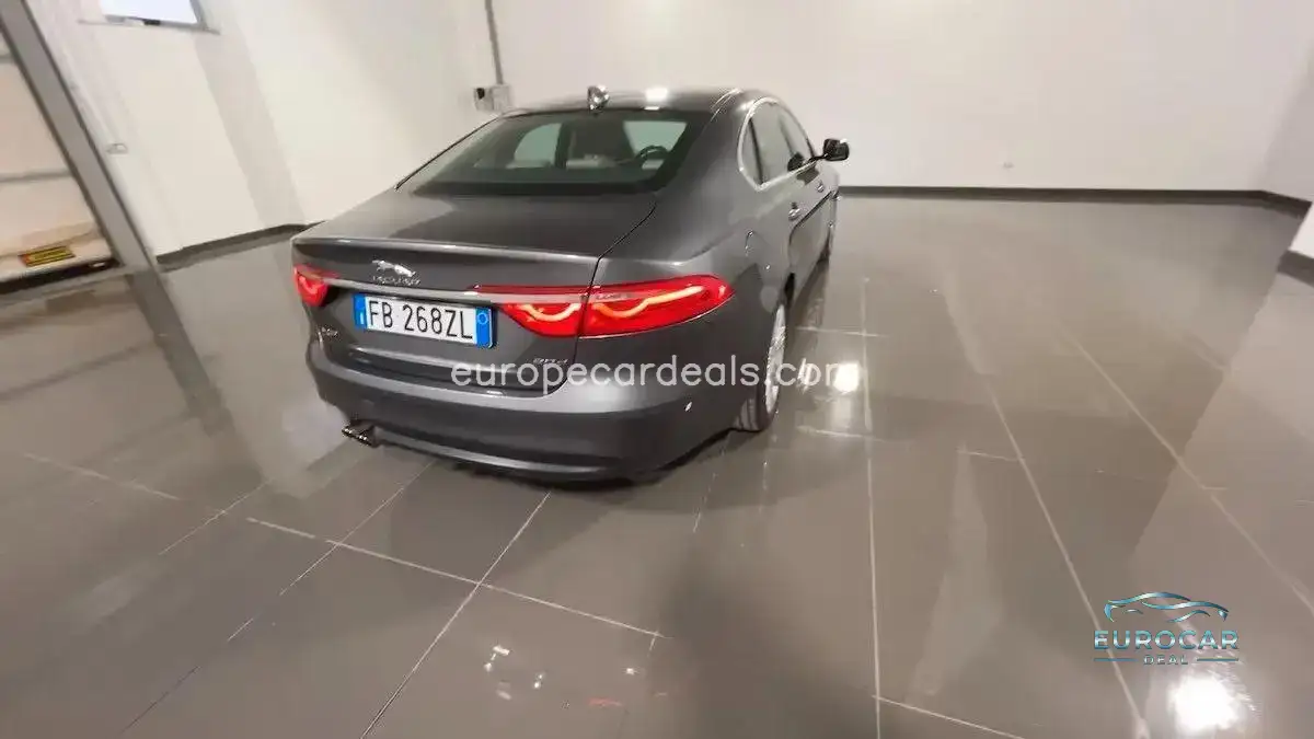Jaguar XF