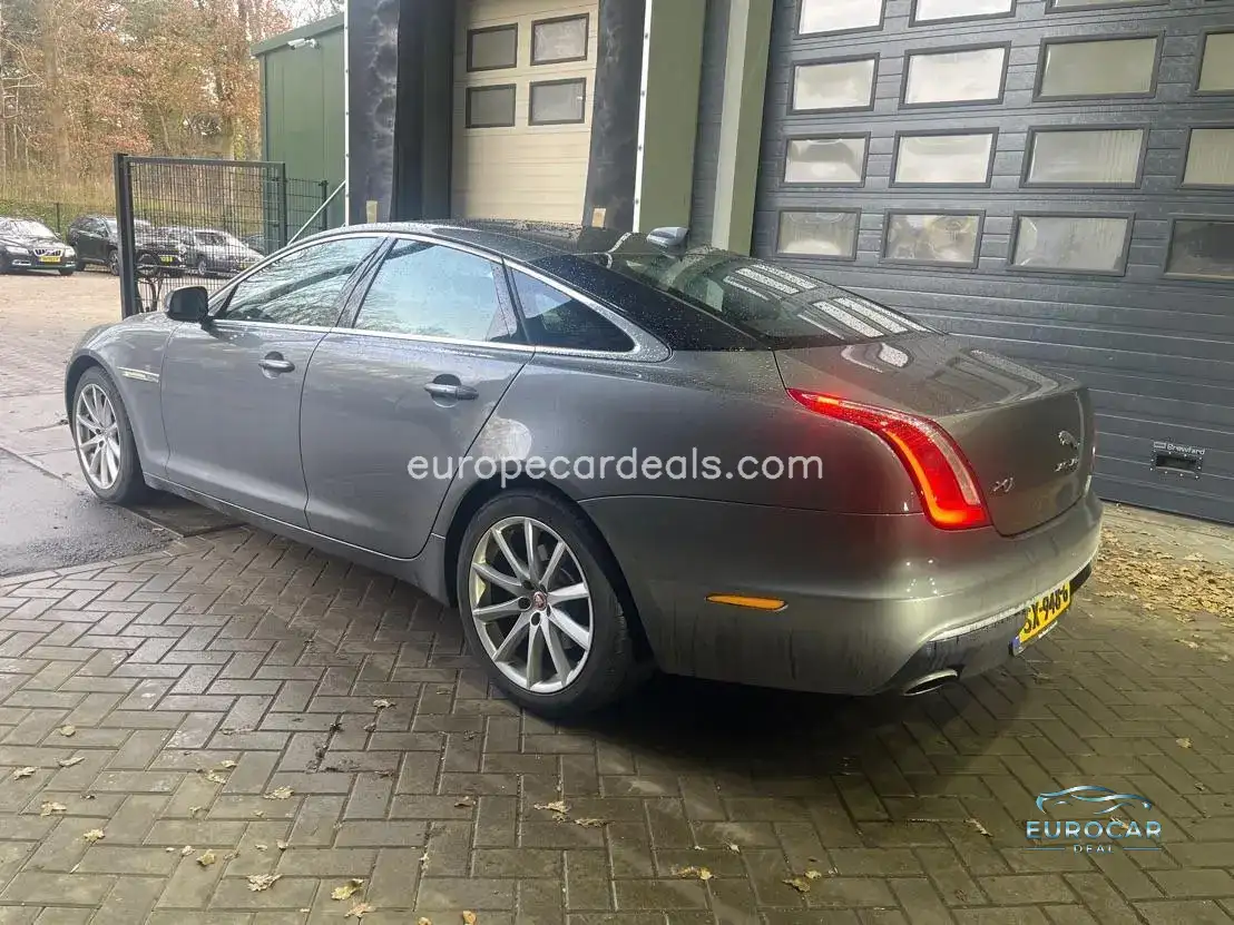 Jaguar XJ