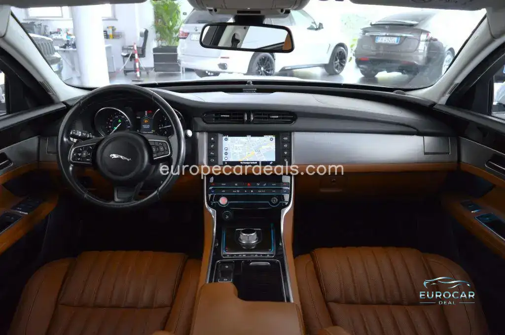 Jaguar XF