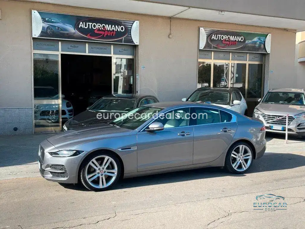 Jaguar XE