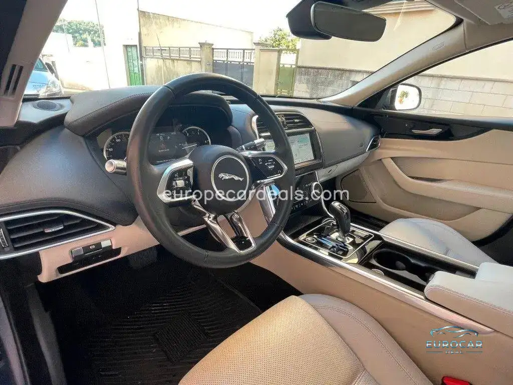 Jaguar XE