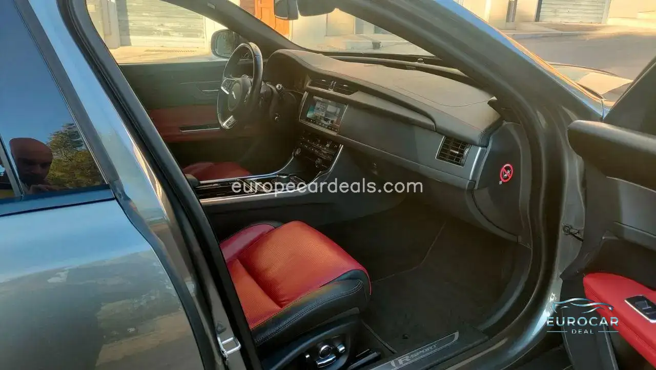Jaguar XF
