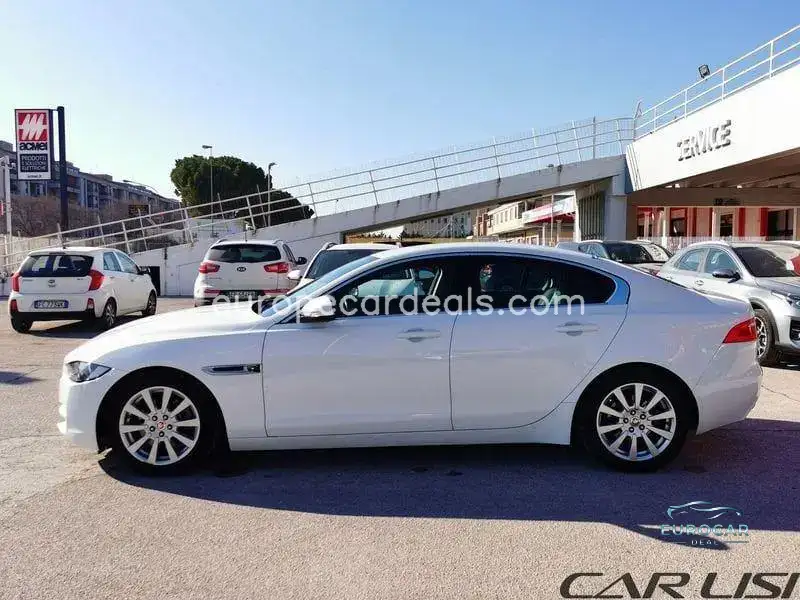 Jaguar XE