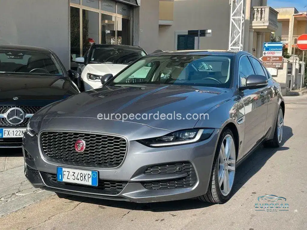 Jaguar XE