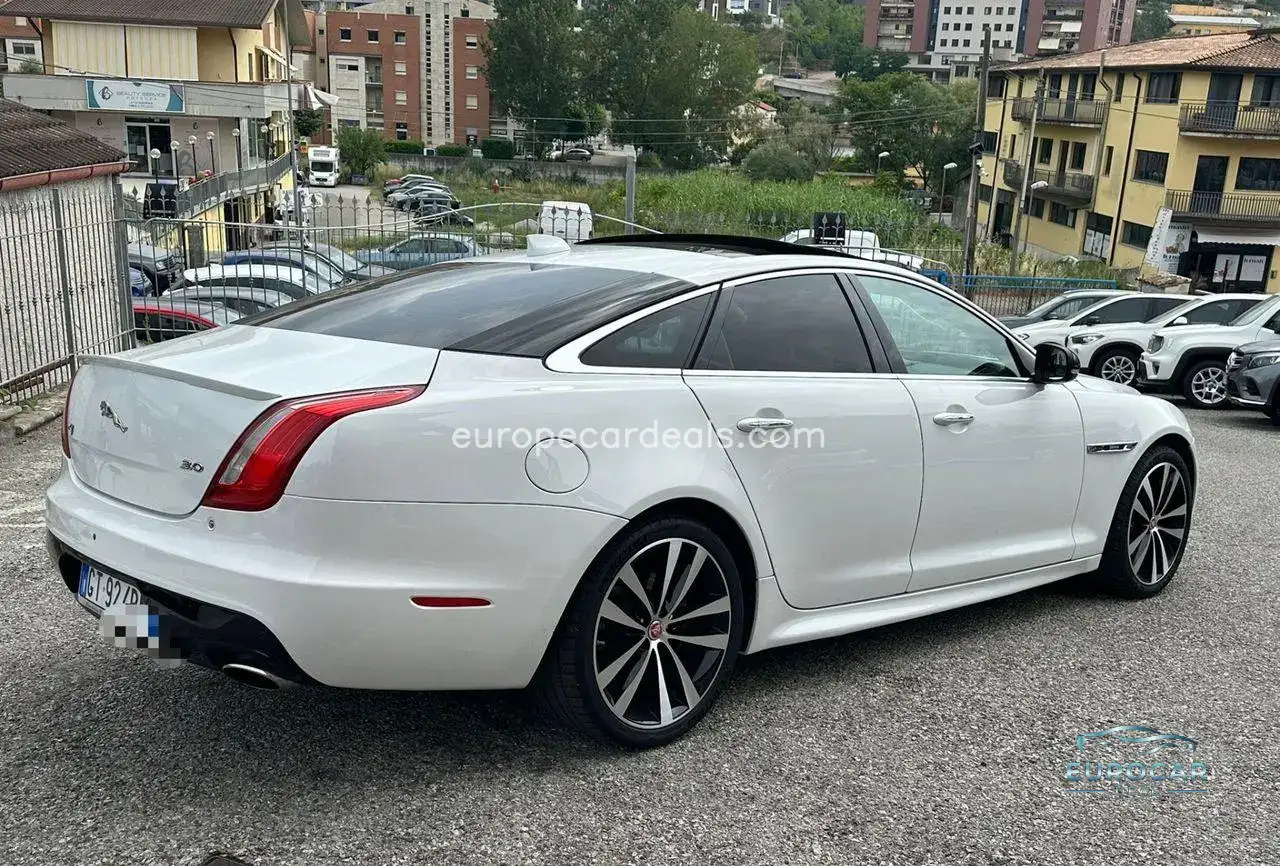 Jaguar XJ
