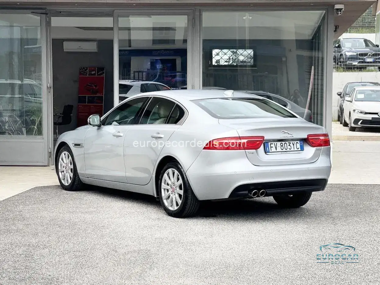 Jaguar XE