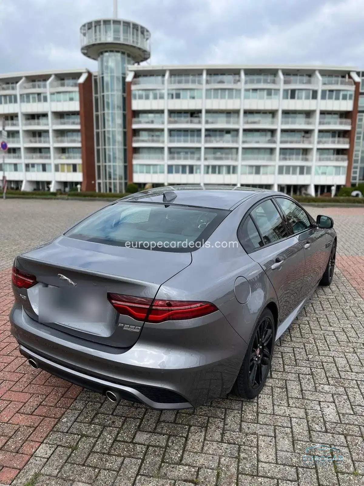 Jaguar XE