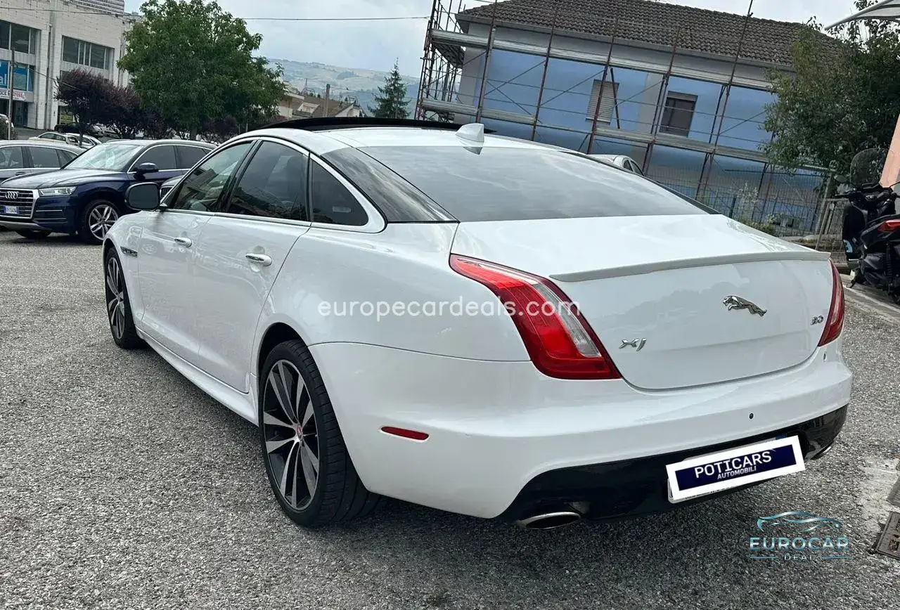 Jaguar XJ