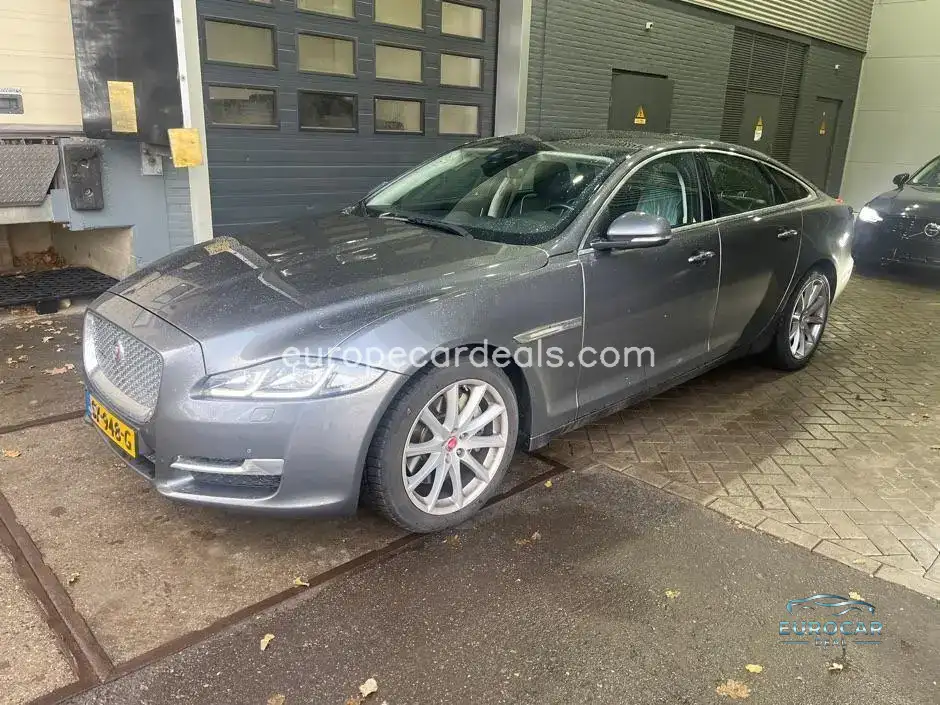 Jaguar XJ