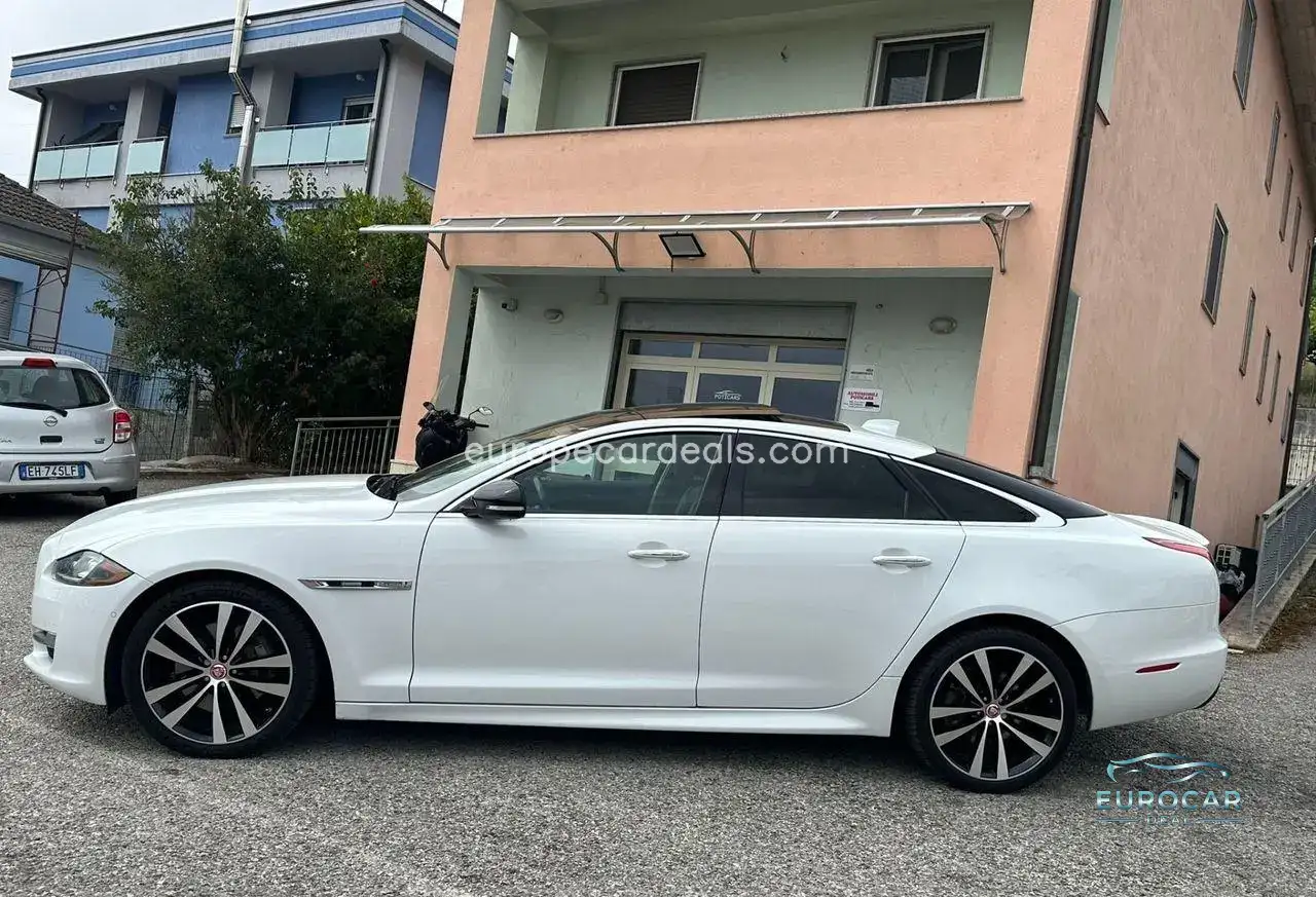 Jaguar XJ