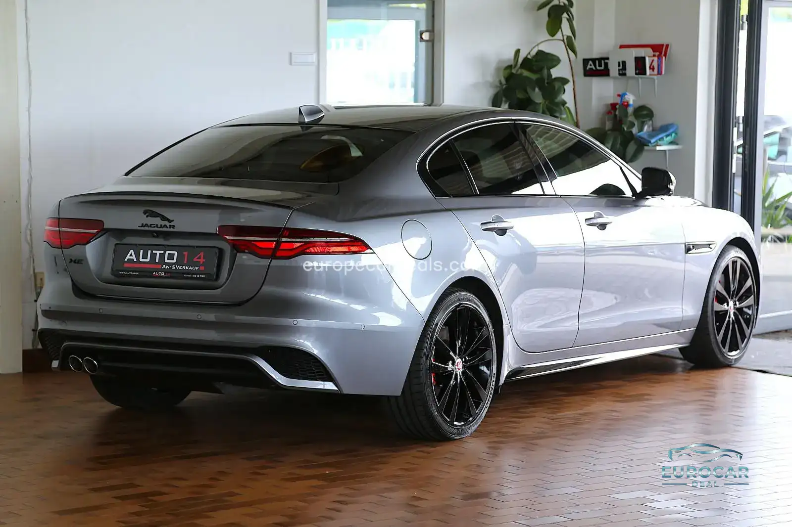 Jaguar XE