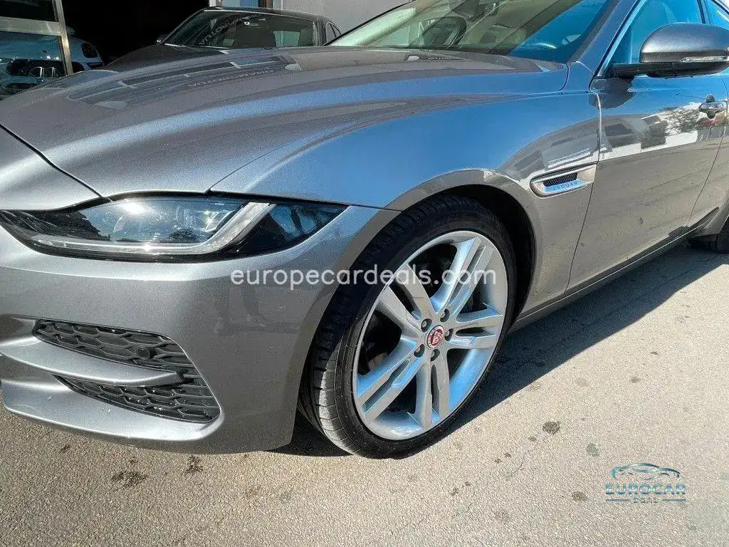 Jaguar XE