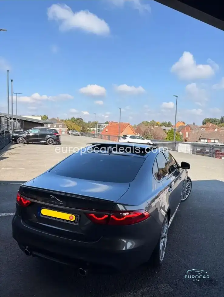 Jaguar XF
