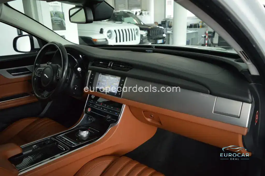 Jaguar XF