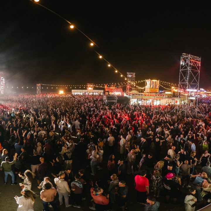 Cel mai mare dans de Asereje are loc la NOSTALGIA Litoral 2025, între 29 și 30 august, pe plaja La Nueva Cucaracha din Mamaia