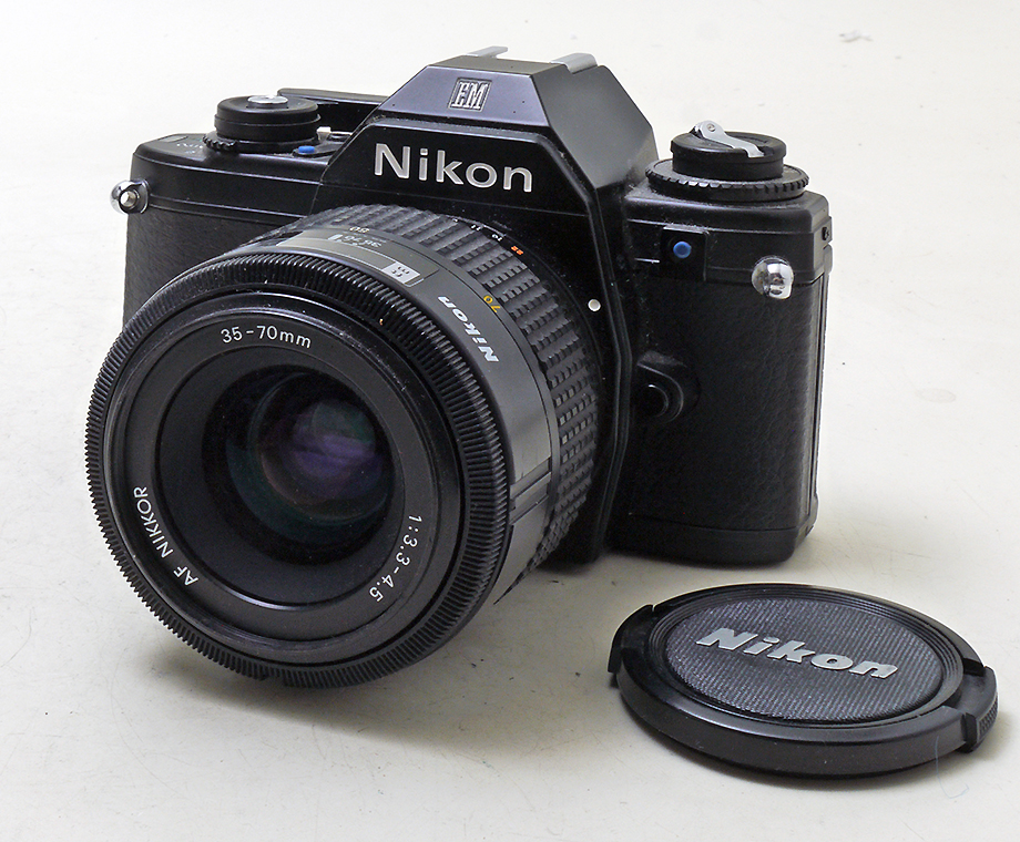 Nikon Corpo EM + Nikkor AF 35-70/3,3-45 zoom