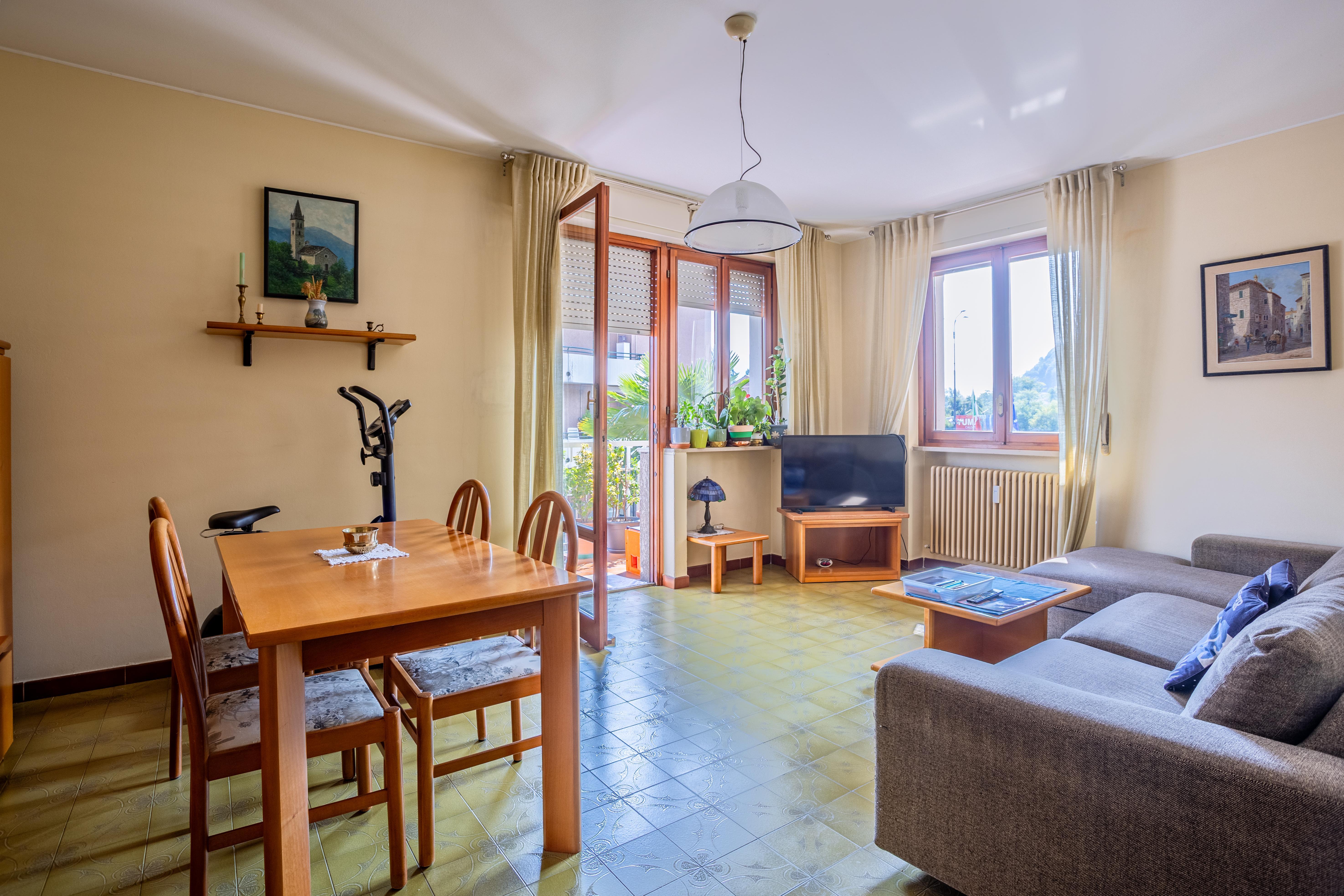 Trilocale Viale Dante 24, Luino