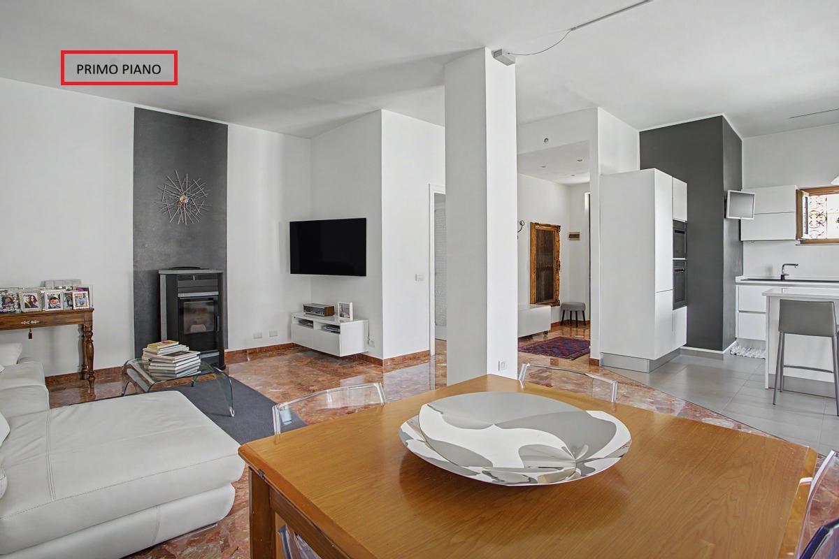 Intera proprietà composta da tre appartamenti a Biandronno,