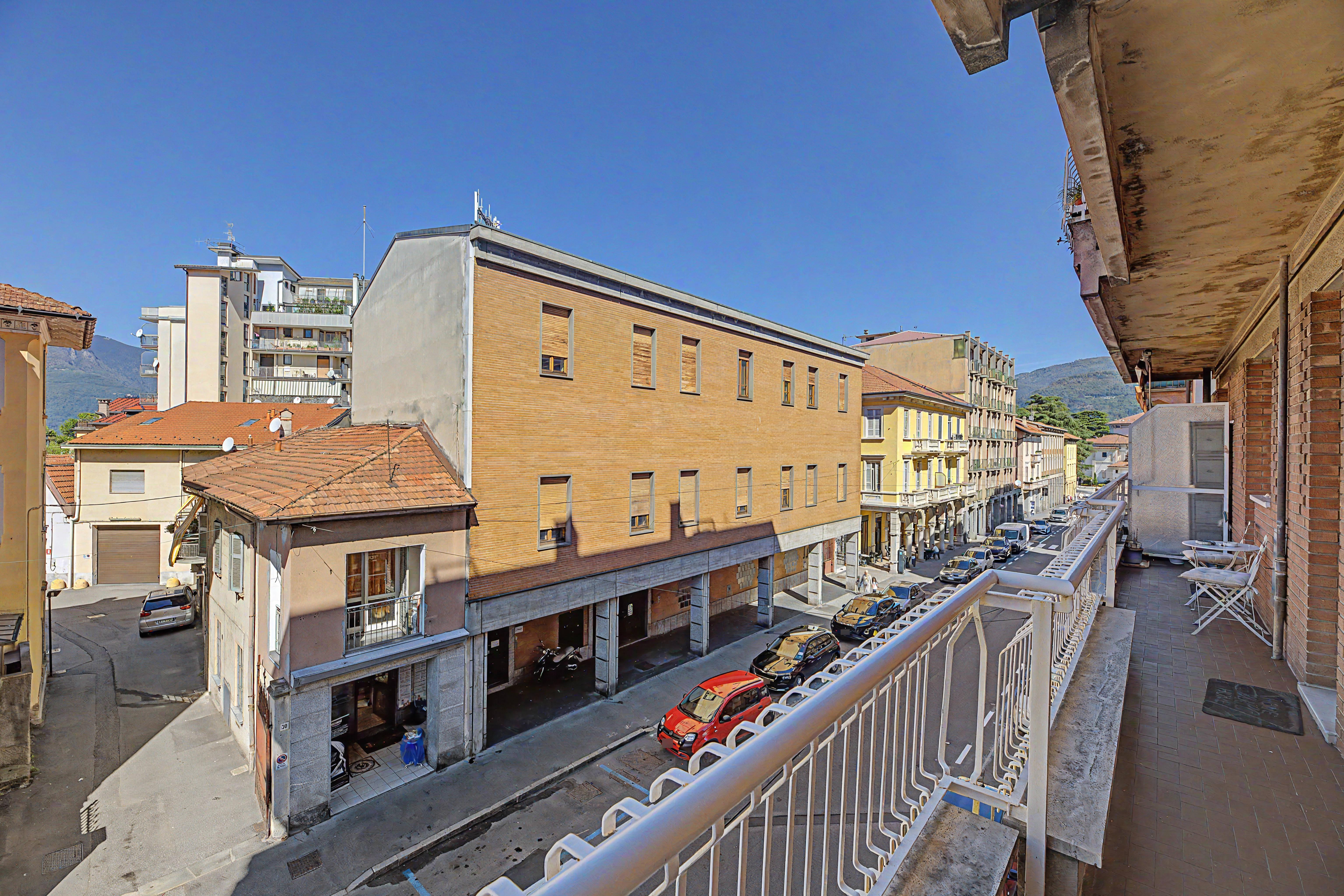 Bilocale via Vittorio Veneto 19 Luino