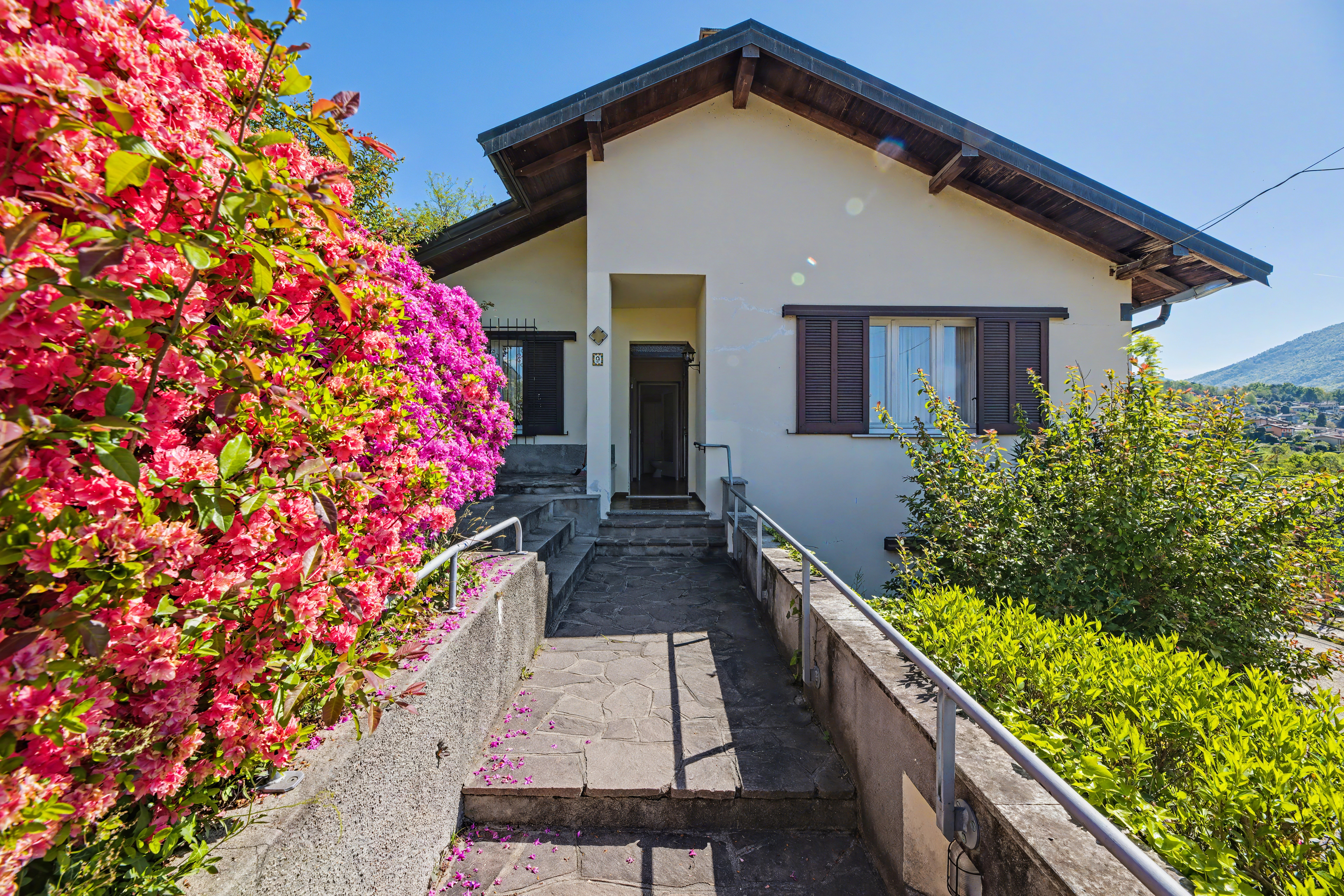 Casa indipendente - Via Roccolo 9, Luino (ID:DV-12826)