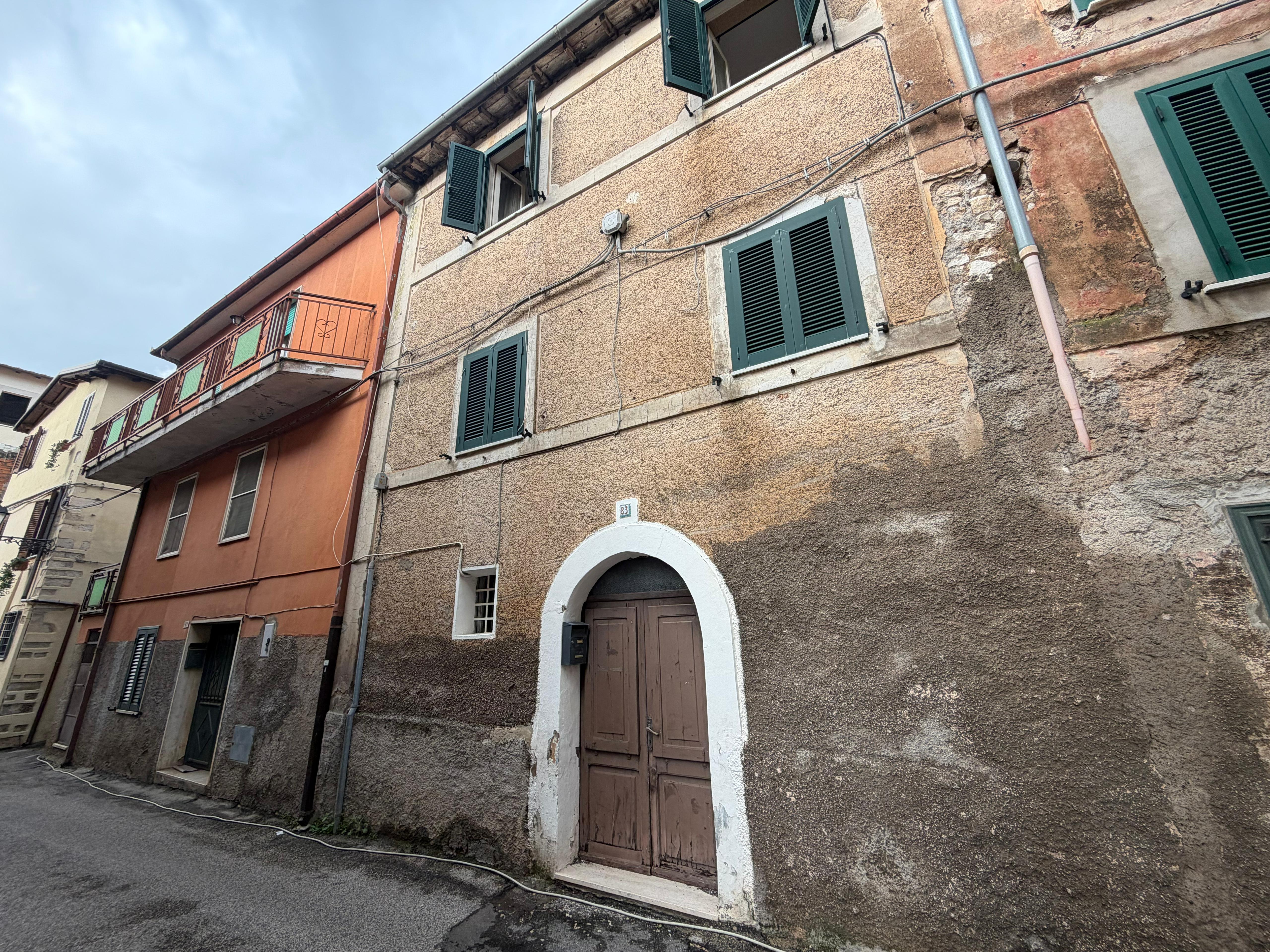 Appartamento su due livelli, 98 mq – Via Corradini, Sezze