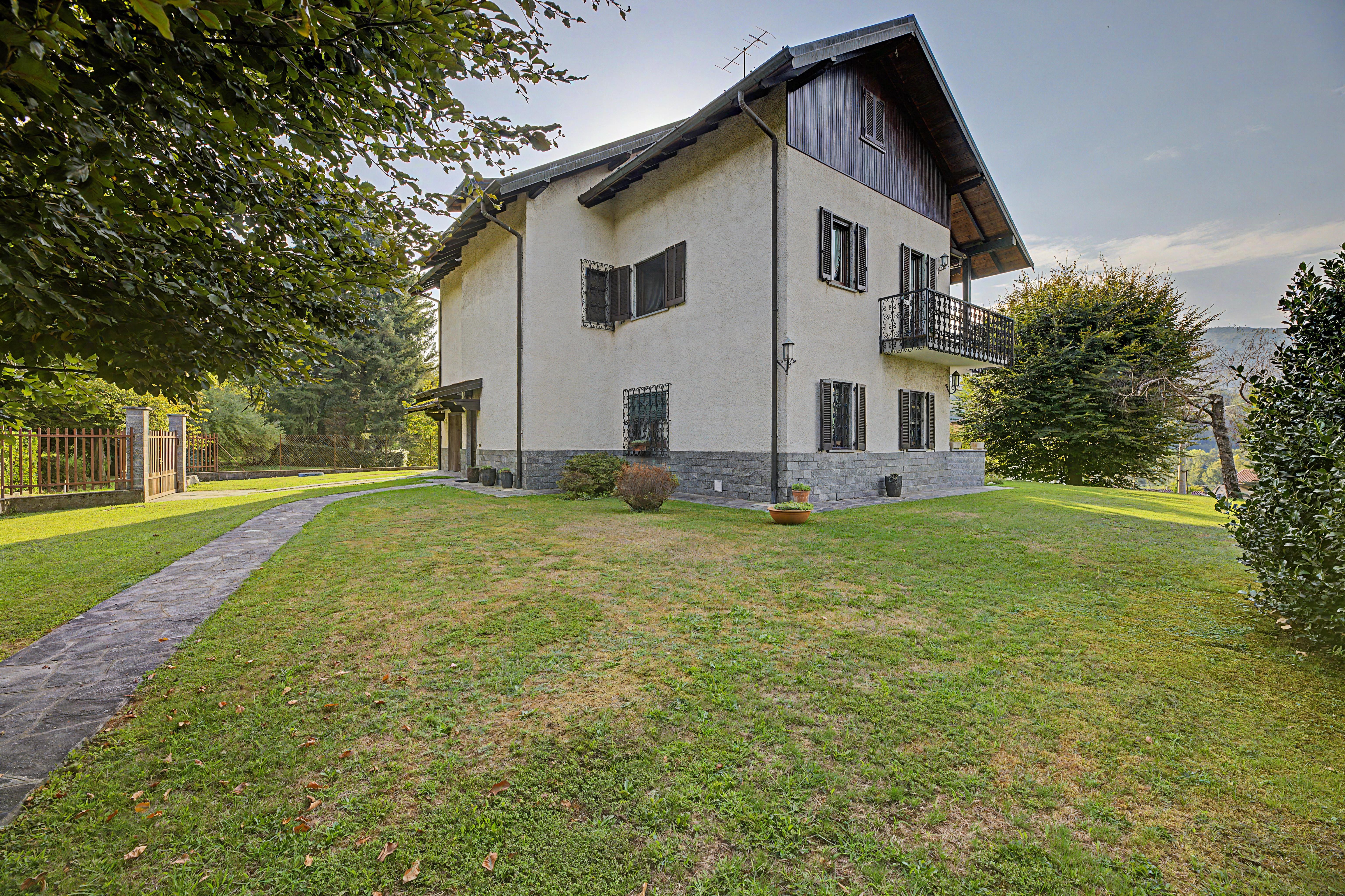 Splendida Villa in via Monteggia 2, Brenta (VA)