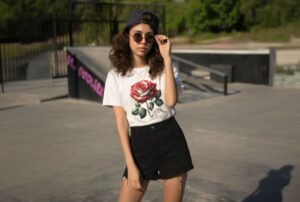 Tendenze Moda Streetwear Donna Primavera-Estate 2025: Le T-shirt Tornano Protagoniste