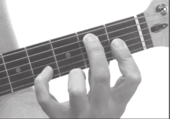 E7♭9 chord — a hand playing it on the guitar fretboard