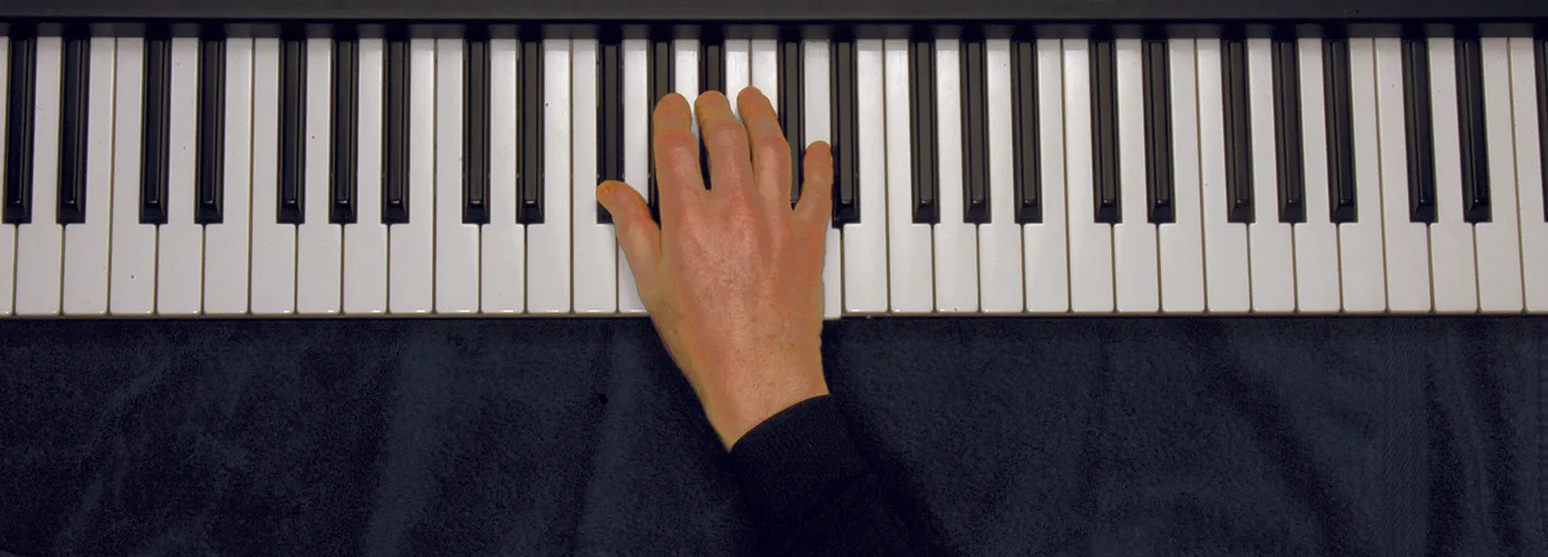 Aaug chord played on a piano — hand position on the keys