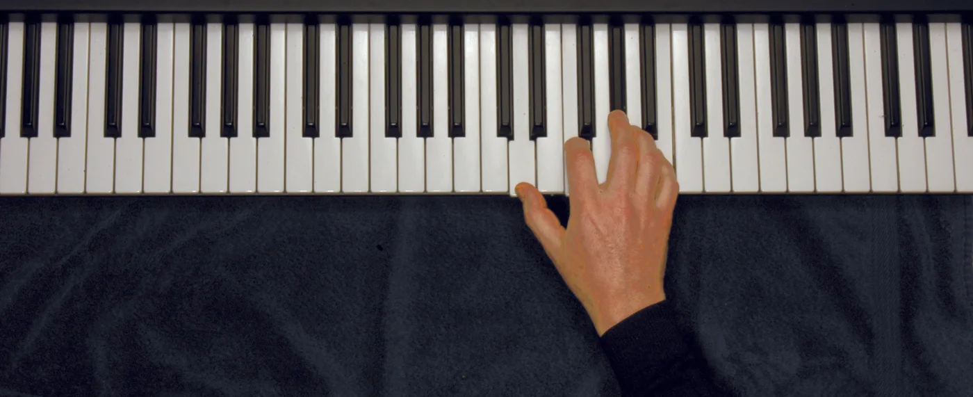 Ddim7 chord played on a piano — hand position on the keys
