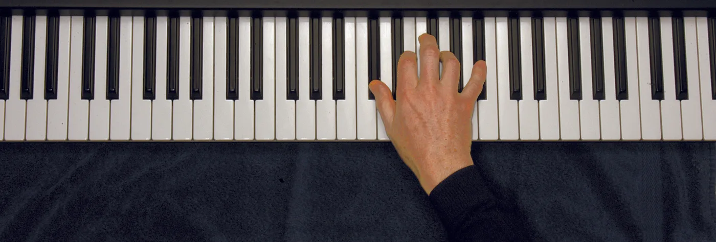 D♭dim7 chord played on a piano — hand position on the keys