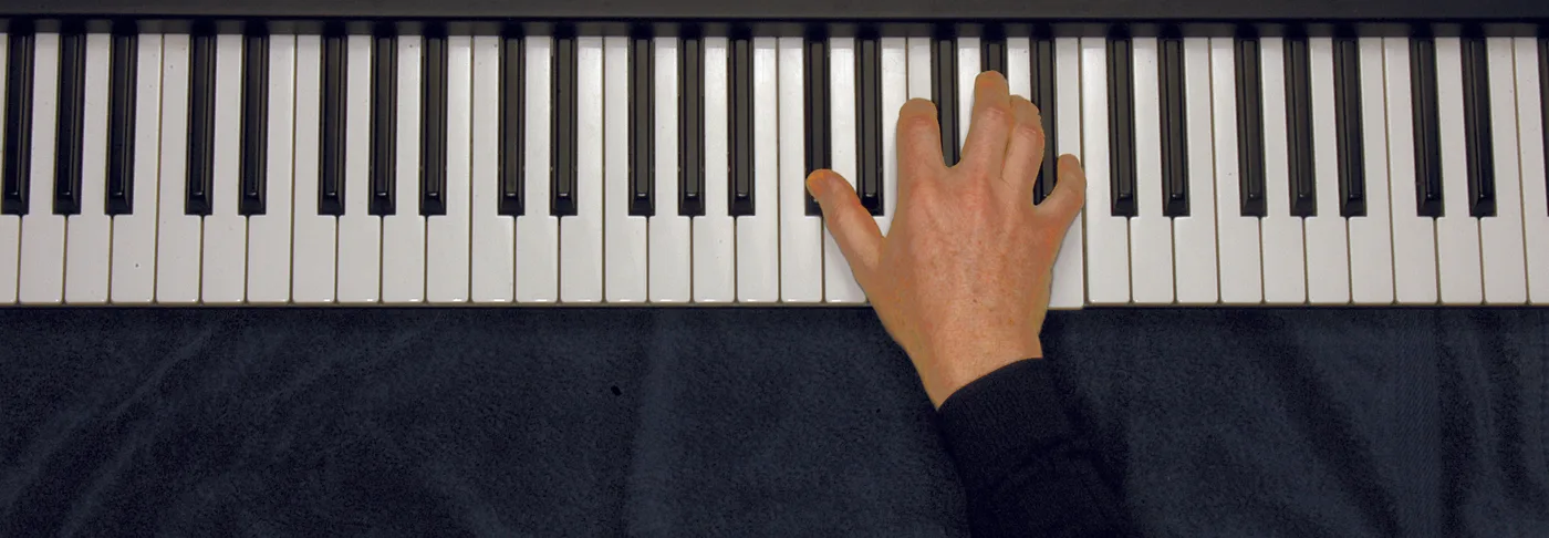 D♭7 chord played on a piano — hand position on the keys