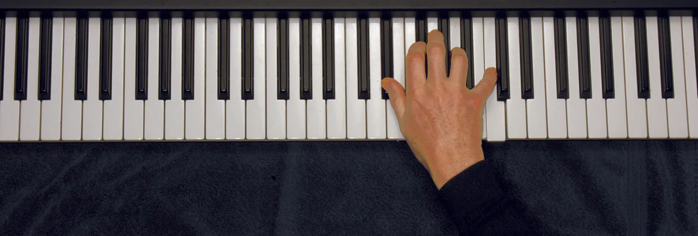 E♭dim7 chord played on a piano — hand position on the keys