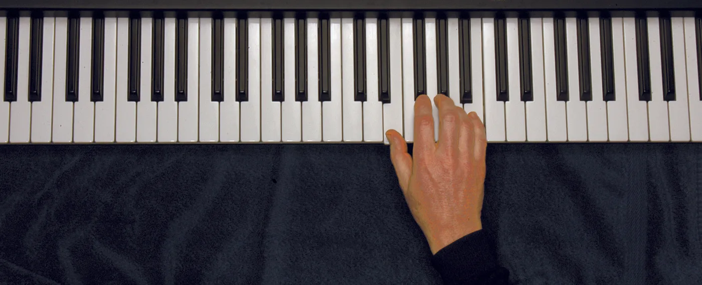 Esus4 chord played on a piano — hand position on the keys