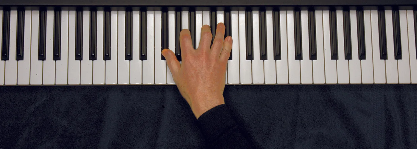 G♭dim7 chord played on a piano — hand position on the keys