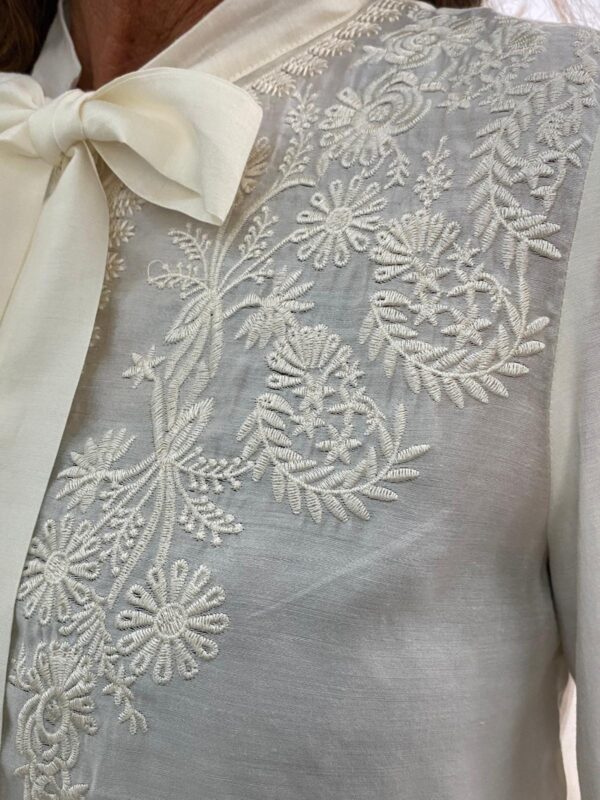 Lavysh Offwhite Blouse met Strik Bloemen - Afbeelding 4