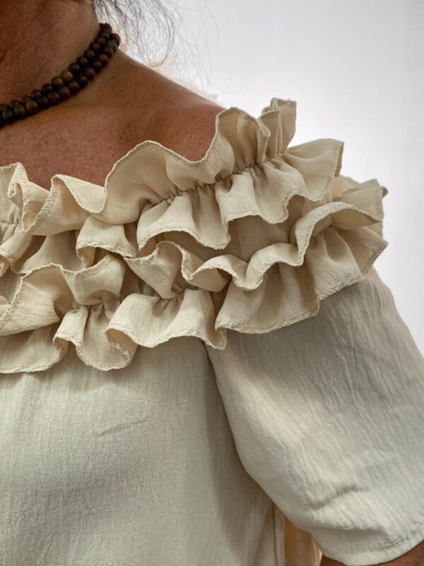 Mii Beige Top Ruffelhals "Lynn" - Afbeelding 4