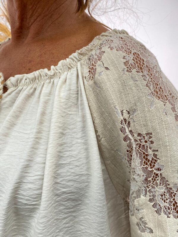 Mii Top Beige Kanten Mouw "Brigitte" - Afbeelding 4