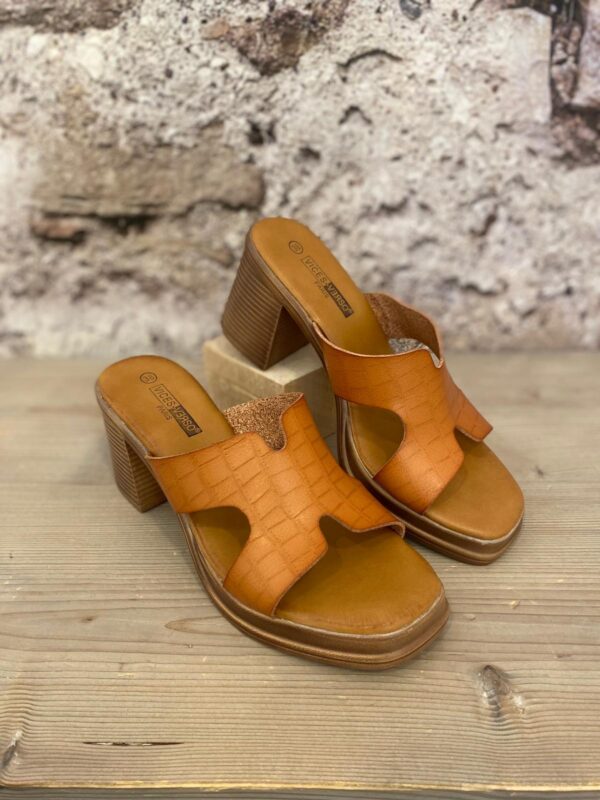 Vices Verso Camel Slipper met Hak