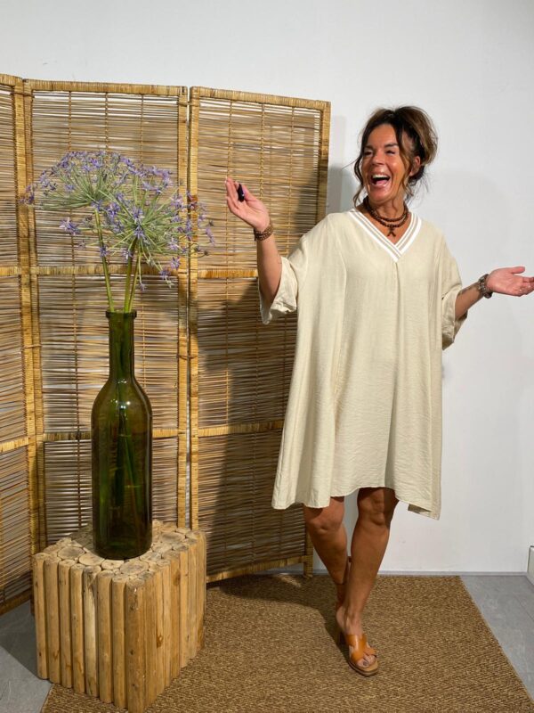 Mii Beige Dress met Bies V-hals
