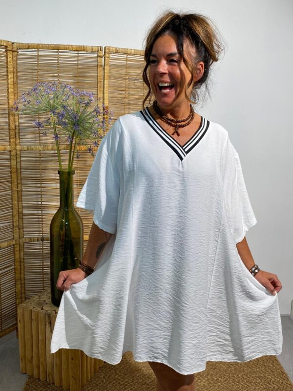 Mii Wit Dress met Bies V-hals - Afbeelding 3