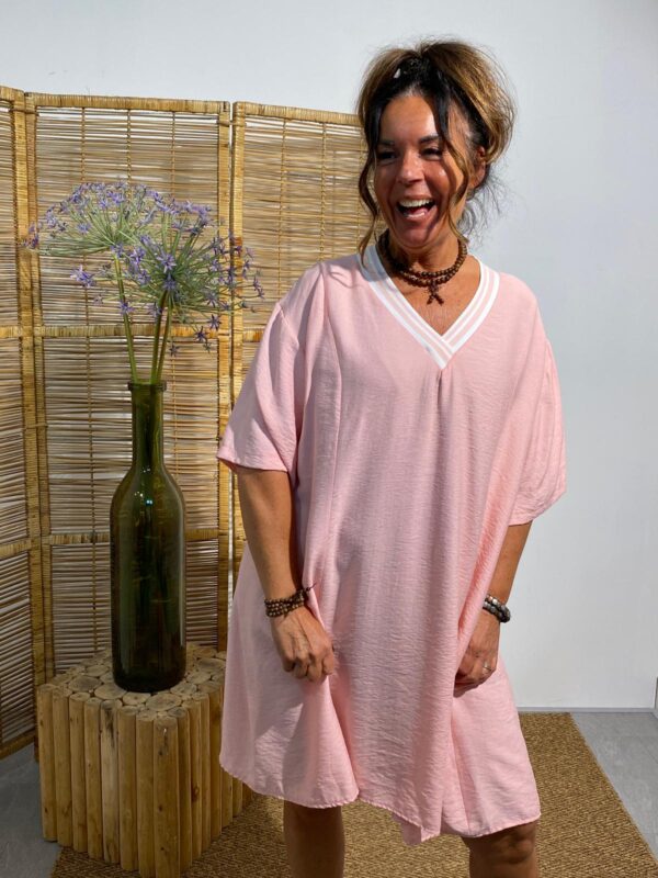 Mii Lichtroze Dress met Bies V-hals - Afbeelding 3