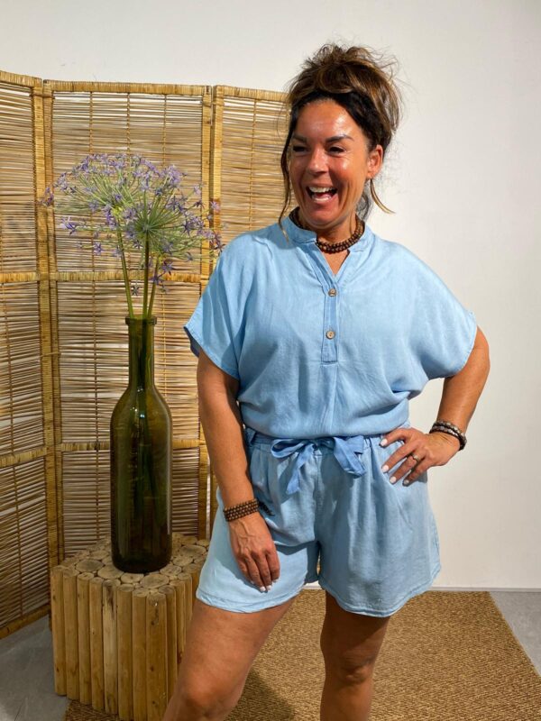 New Collection Lichtblauw Tencell Top "Maureen" - Afbeelding 3
