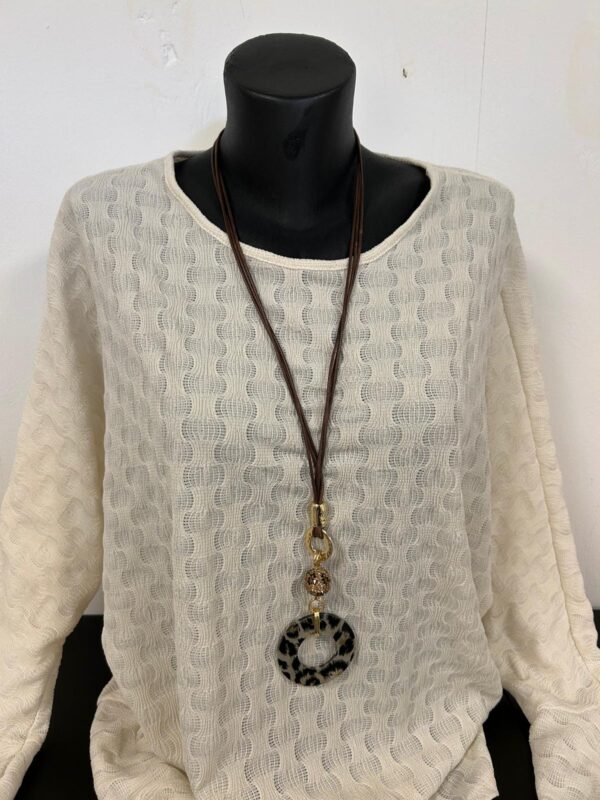 Ketting bruin rond panter