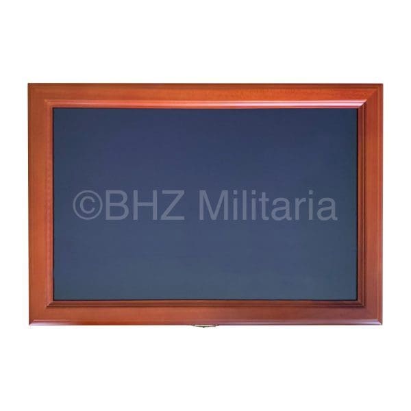 Houten vitrine voor medailles